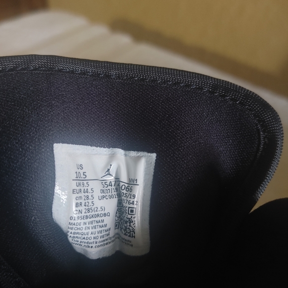 Sneakers - Picture 7 of 7